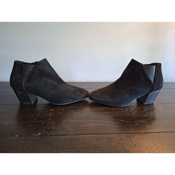 Aquatalia Fabrizia Black Suede Ankle Bootie/NWOB, Size 5.5 - Picture 5 of 11